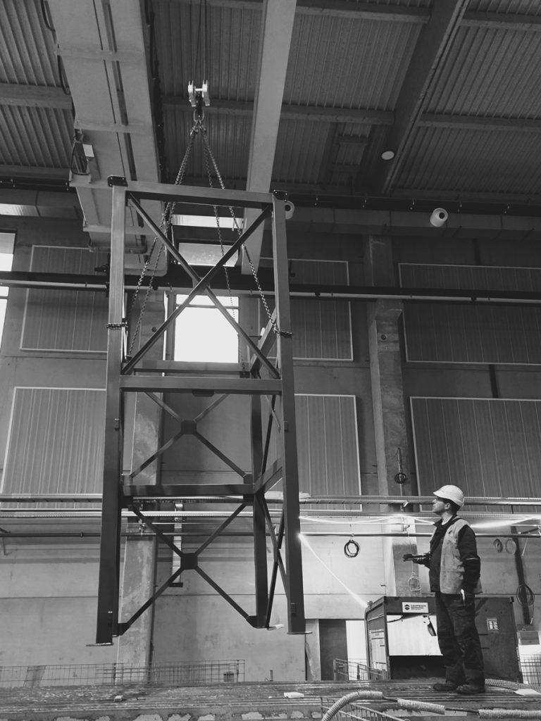 installation d'un monte charge sur un chantier à Clermont-Ferrand