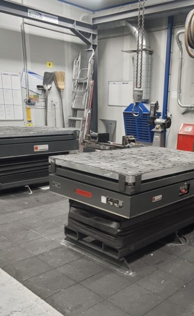 deux tables pour ergonomie de post chez Aubert et Duval