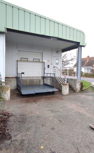 table de quai position basse - Équipement de quai – rampe de chargement industriel 