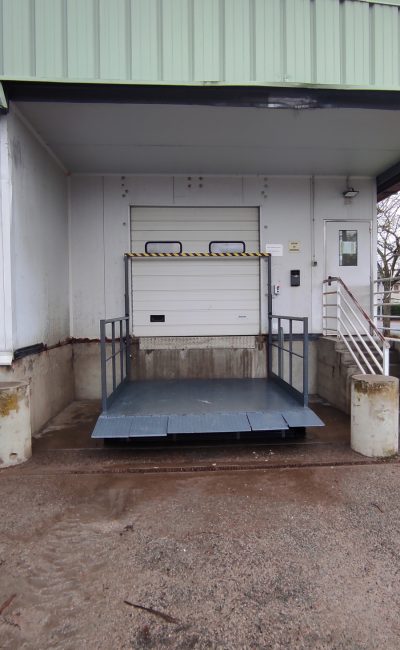 table de quai position basse - Équipement de quai – rampe de chargement industriel 