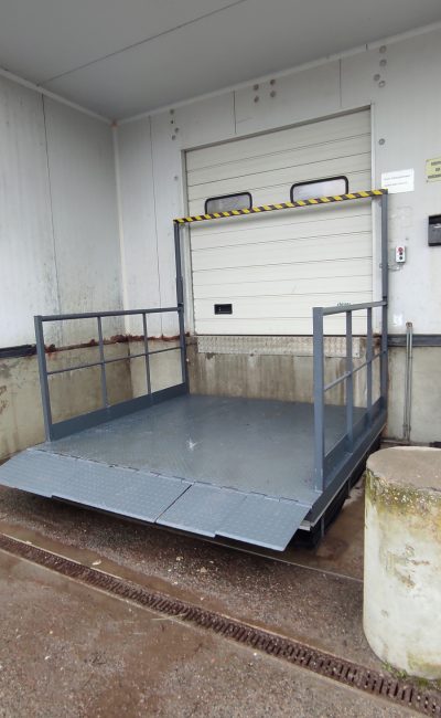 table de quai position basse - Équipement de quai – rampe de chargement industriel 