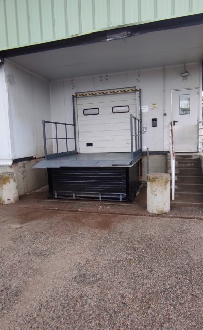 table de quai position haute soufflet de protection - Équipement de quai – rampe de chargement industriel 