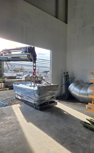 manutention d'une table élévatrice en intérieur